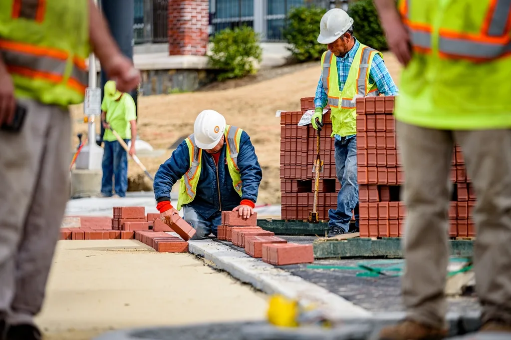 RGC crew working on a Central Oregon build site